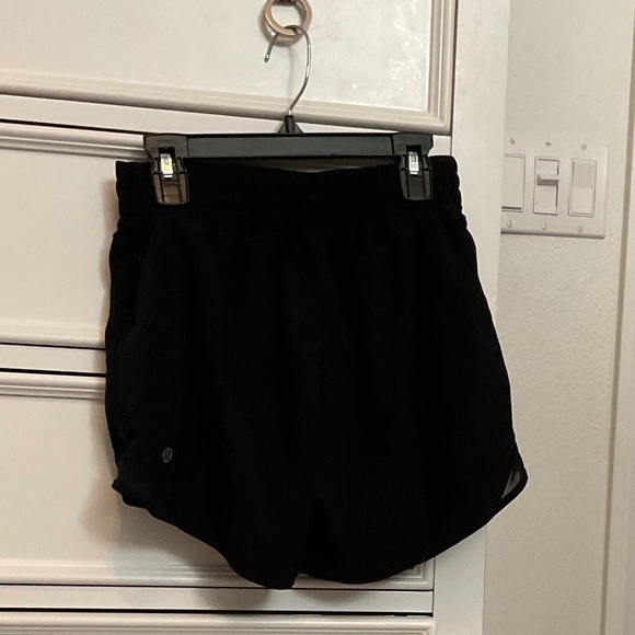 #0433 Black Lululemon Shorts Size 4 - Picture 1 of 3